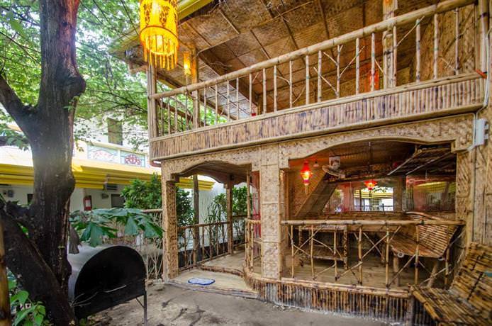 Bambooze House - Best Hostels in Boracay, Philippines