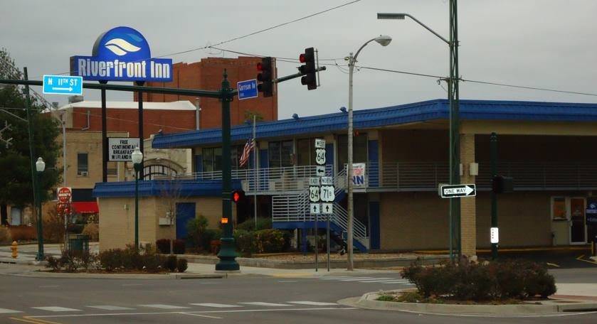 Ultimate List of Best Cheap Hostels for Backpackers in Fort Smith, Arkansas, Riverfront Inn