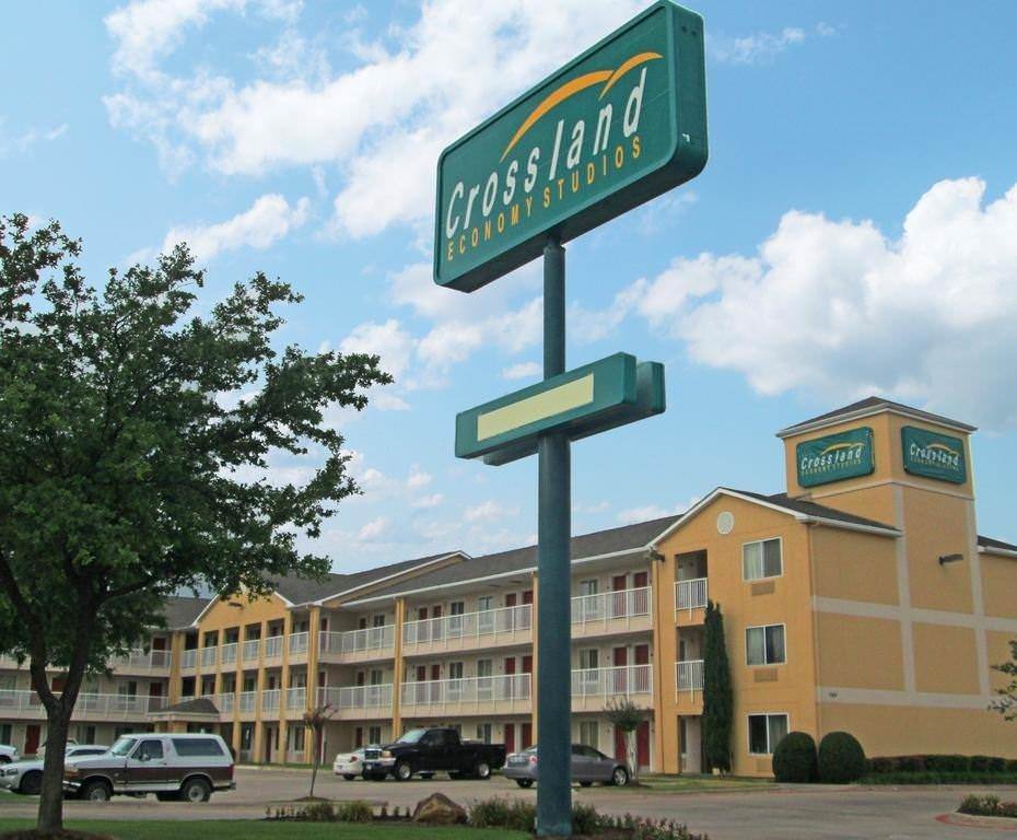 Ultimate List of Best Cheap Hostels for Backpackers in Fort Worth, Texas, Crossland Economy Studios - Fort Worth - Fossil Creek