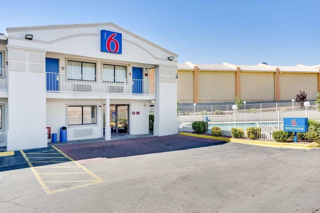 Ultimate List of Best Cheap Hostels for Backpackers in Houston, Texas, Motel 6 El Paso West