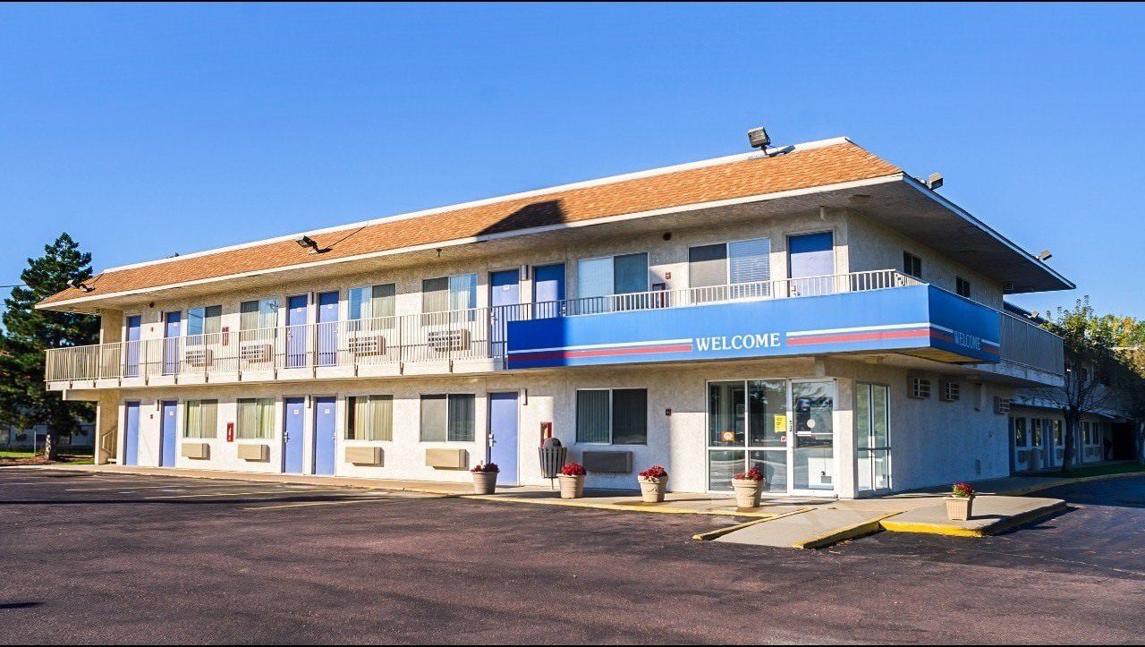 Ultimate List of Best Cheap Hostels for Backpackers in Mitchell, South Dakota, Motel 6 Mitchell