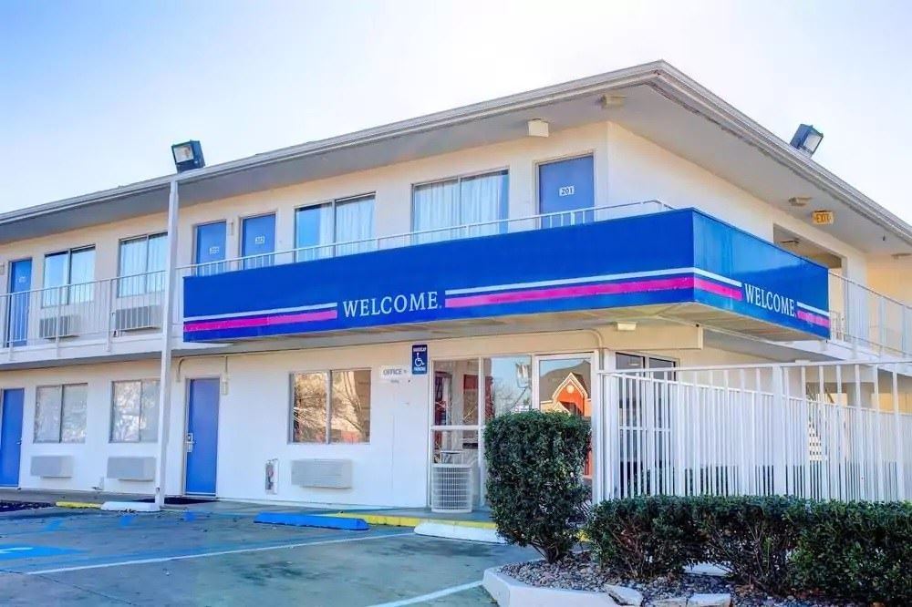 Ultimate List of Best Cheap Hostels for Backpackers in Murfreesboro, Tennessee, Motel 6 Murfreesboro