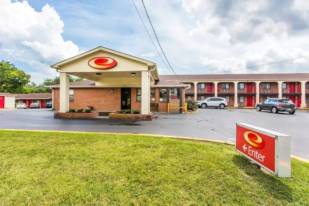 Ultimate List of Best Cheap Hostels for Backpackers in Nashville, Tennessee, Econo Lodge North