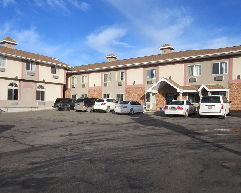 Ultimate List of Best Cheap Hostels for Backpackers in Rapid City , South Dakota, Rodeway Inn Rapid City