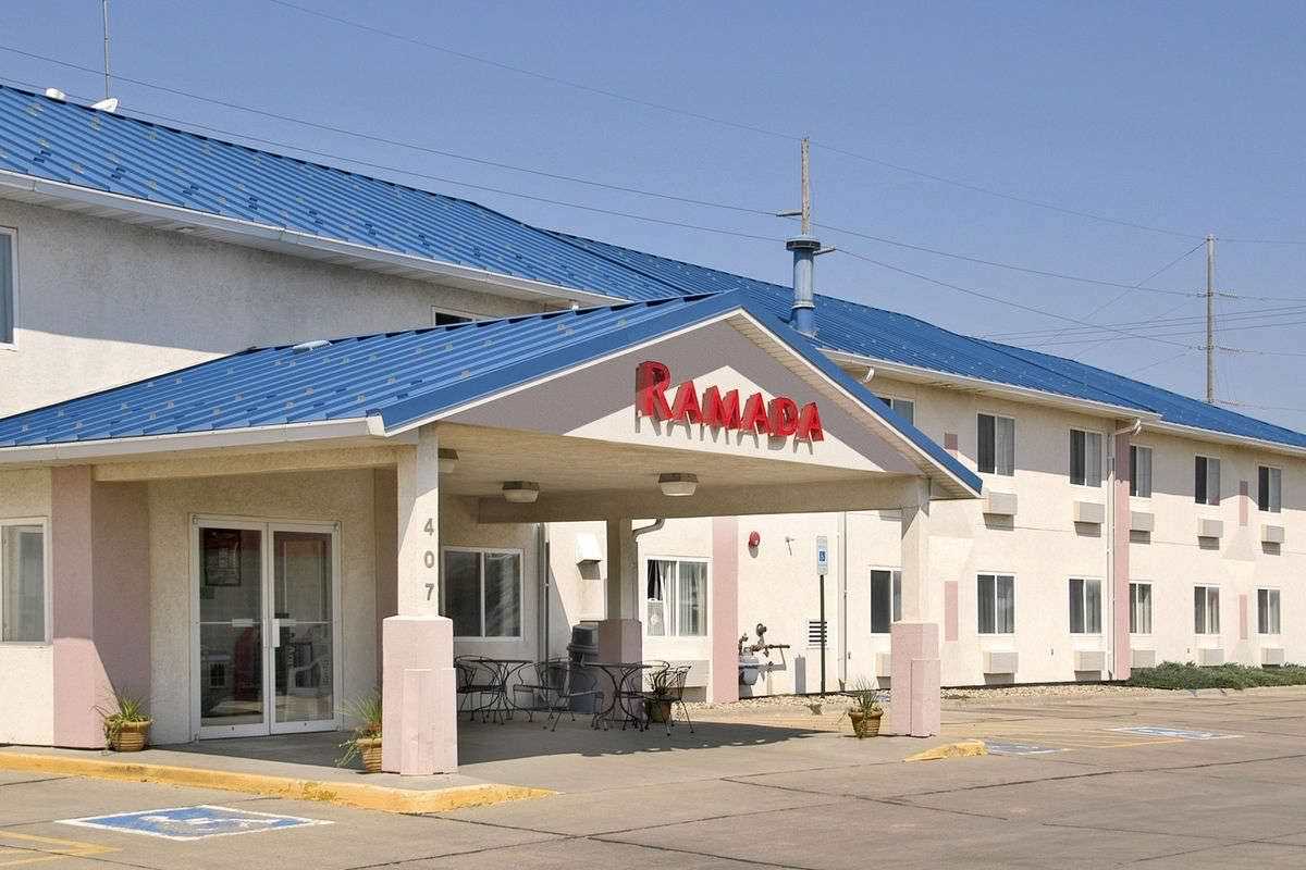 Ultimate List of Best Cheap Hostels for Backpackers in Sioux Falls, South Dakota, Ramada Sioux Falls