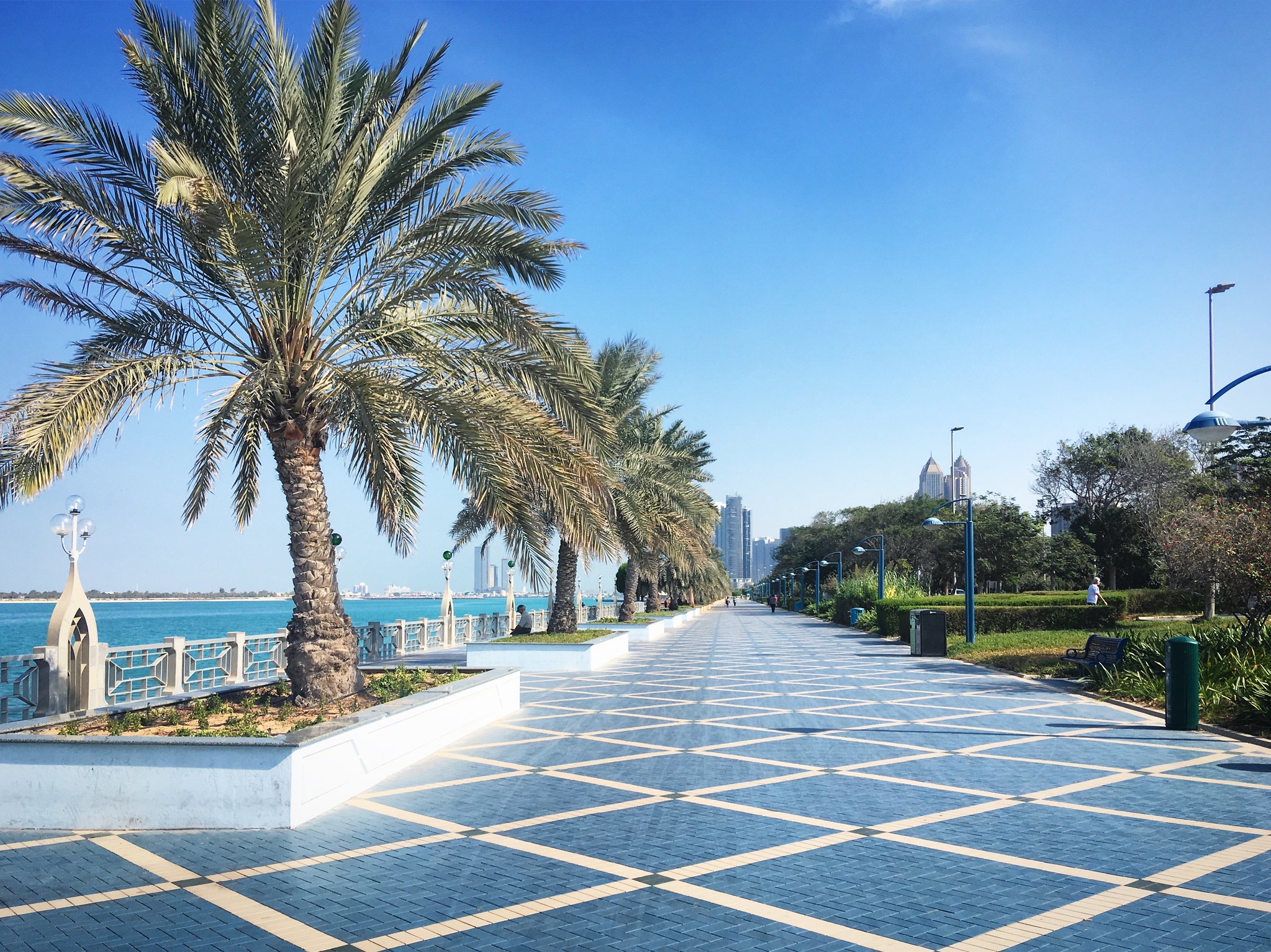 Travel Guide to Abu Dhabi, UAE [with Sample Itinerary]